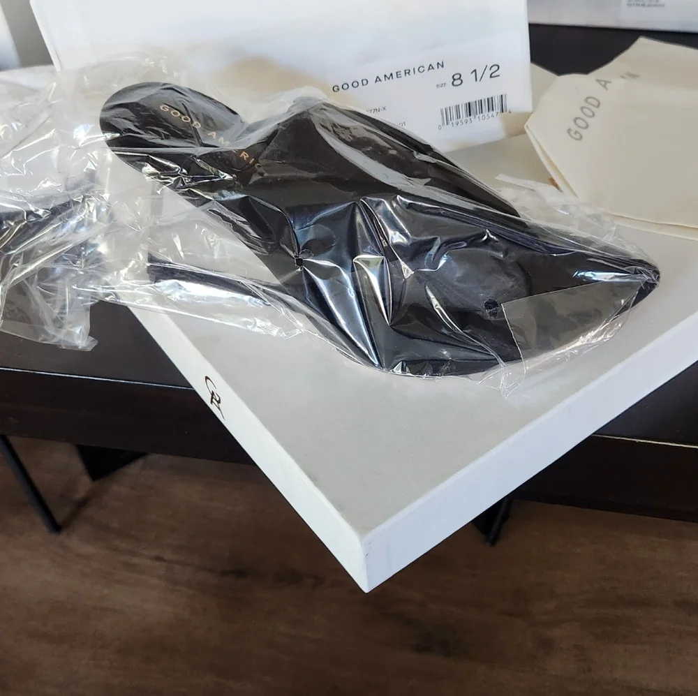 NEW.  Good American Cinder-f*king-rella Black Thong Clear Sandal Wedges - Picture 3 of 5